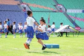 报告裁判，有人背着“滑翔伞”上篮！